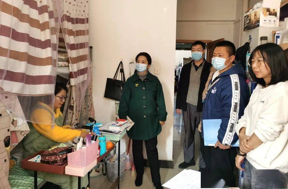 云南省腫瘤醫(yī)院 昆明醫(yī)科大學(xué)第三附屬醫(yī)院黨委副書(shū)記劉志敏到我院學(xué)生宿舍進(jìn)行安全檢查并與輔導(dǎo)員進(jìn)行座談