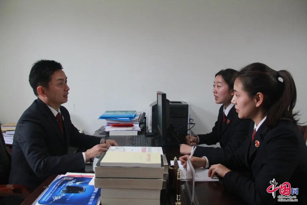 跟班先進找差距、創(chuàng)新實干有作為——閬中市檢察院開展“跟班先進找差距”活動