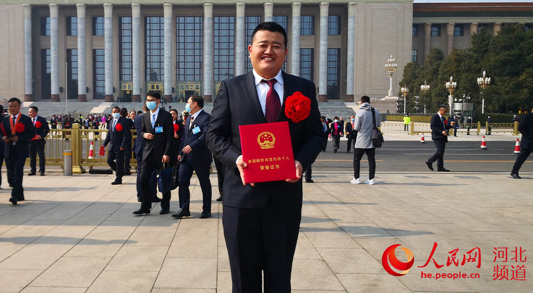 耿士雄：為脫貧攻堅(jiān)奉獻(xiàn)青春力量