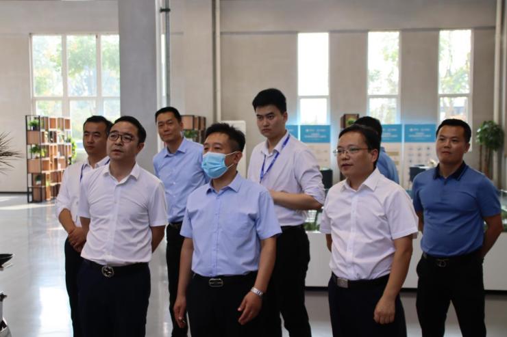 【重點項目】銅山區(qū)高建民區(qū)長率百人觀摩團參觀中南高科