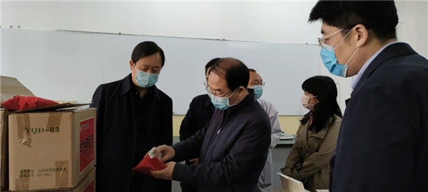 山西省臨汾市副市長(zhǎng)喬飛鴻一行蒞臨臨汾一中調(diào)研指導(dǎo)疫情防控工作并慰問高三教師