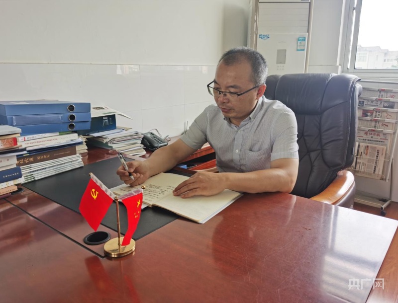 靖江教師孫桂清：深耕鄉(xiāng)村的“老黃?！?></a></div><div   id=