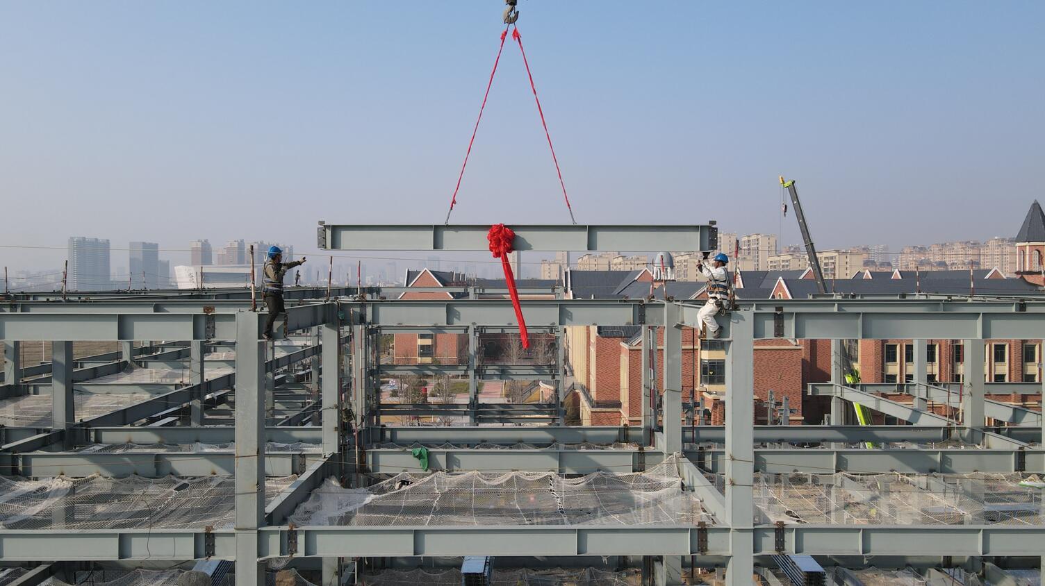 中建科工宿遷玉泉山路初中項目主體結(jié)構(gòu)封頂